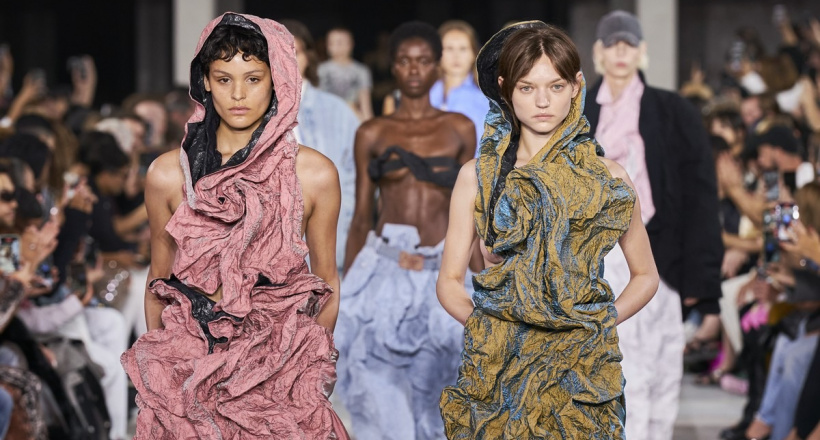 Y/Project Spring 2024 bản phối mix&match vô cùng bất thường của Glenn Martens