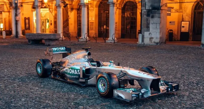 RM Sotheby's bán chiếc Mercedes-AMG Petronas F1 W04 của Lewis Hamilton