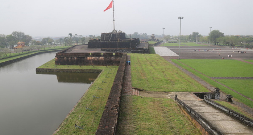 Huế từ lối đi bộ trên Thượng Thành