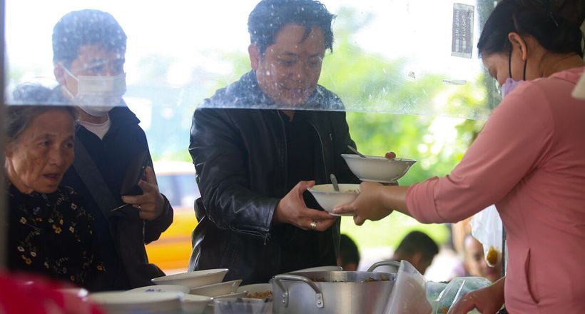 Bánh canh ruộng hơn 20 năm luôn đông khách