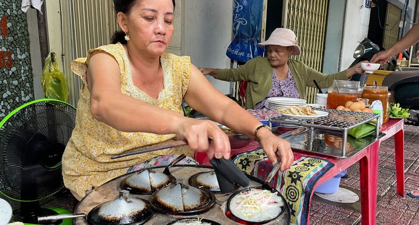 Quán bánh xèo mực 70 năm ở Nha Trang