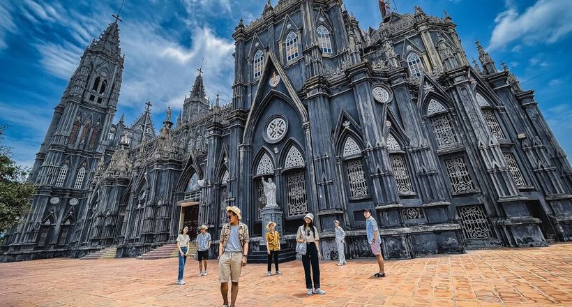 Hai ngày 'ăn sập' Nam Định