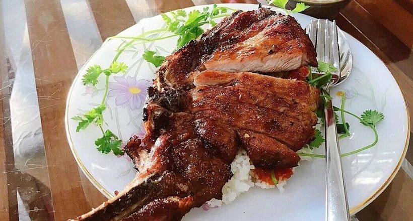 Cơm tấm, hủ tiếu giá cao vẫn hút khách Sài Gòn