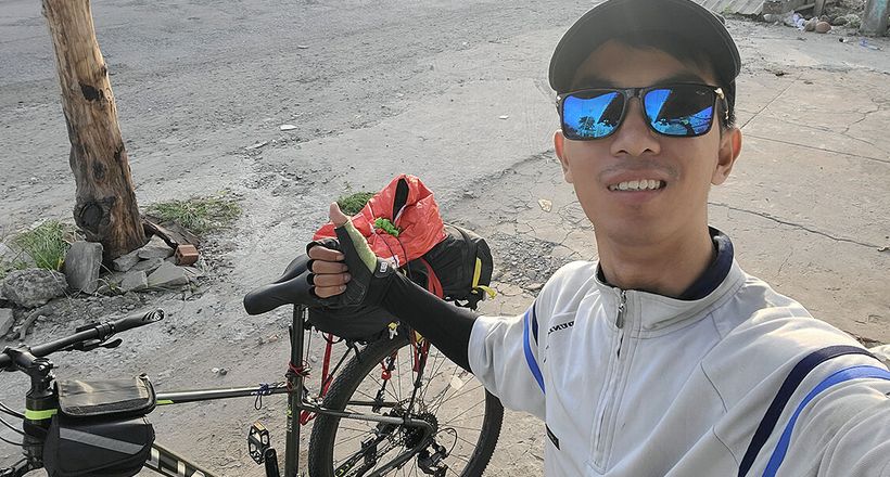 Hai ngày đạp xe hơn 240 km về quê ăn Tết