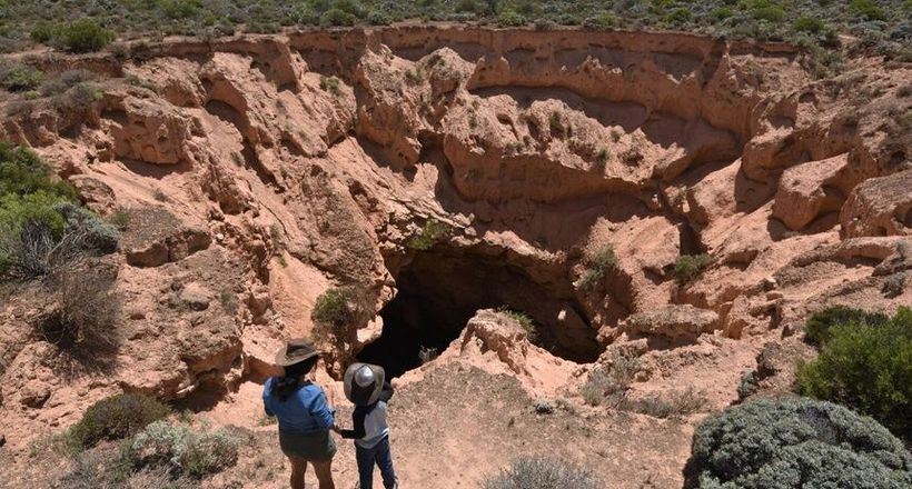 Hang động Koonalda hơn 20.000 năm tuổi ở Australia bị phá hoại