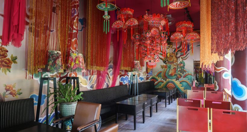 Quán cà phê phong cách tín ngưỡng thờ Mẫu