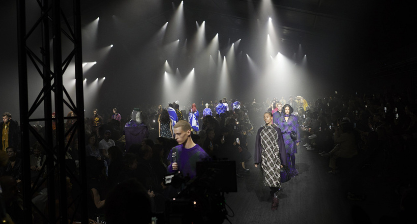 DANIEL LEE TRÌNH LÀNG BST ĐẦU TAY CHO BURBERRY