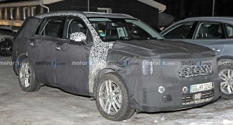 Kia Sorento 2024 nâng cấp lộ diện, cabin tái thiết kế