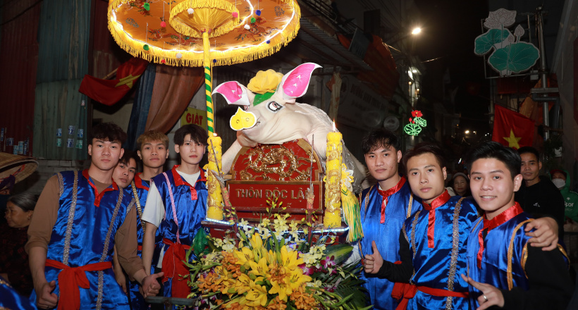 Rộn ràng lễ hội rước lợn ở La Phù