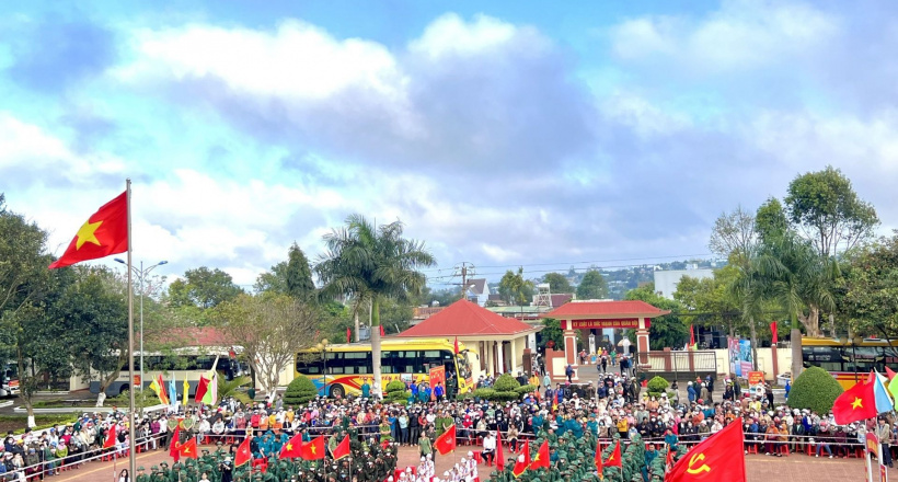 Thanh niên các tỉnh Tây Nguyên háo hức lên đường nhập ngũ năm 2023