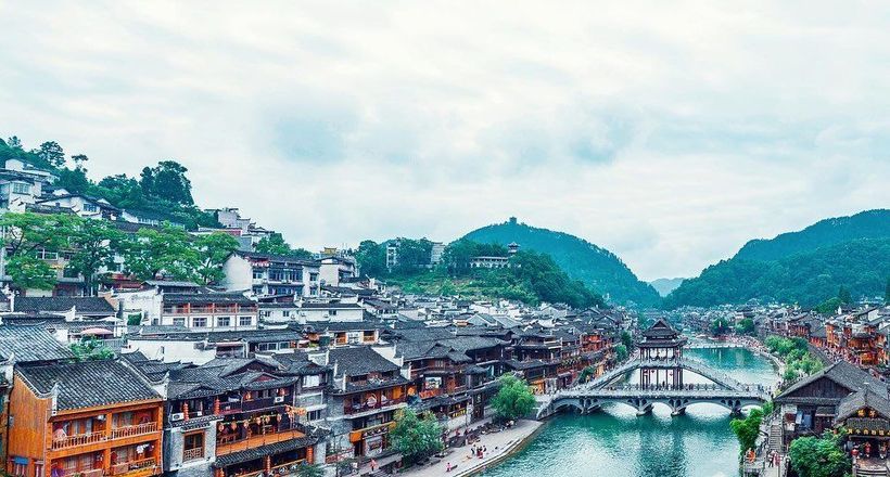 Tour Trung Quốc 2023: Khám phá Phượng Hoàng Cổ Trấn đẹp như tranh vẽ