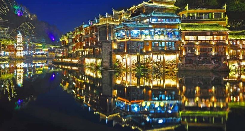 Tour Phượng Hoàng Cổ Trấn 2023 siêu hot chỉ hơn 7 triệu đồng