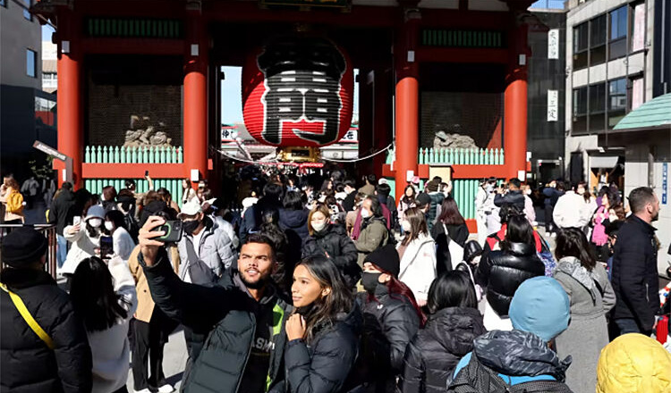 Nhật thiếu nhân sự du lịch 'mức kỷ lục' sau khi đất nước mở cửa lại