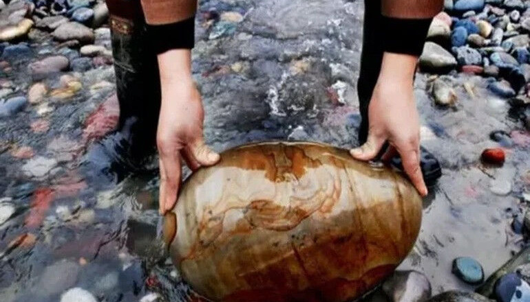 Thu về hàng triệu USD nhờ bán đá dưới lòng sông ở làng Hà Gia Bối