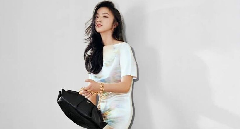 Thang Duy ở Paris Fashion Week khoe phong cách nhẹ nhàng nữ tính