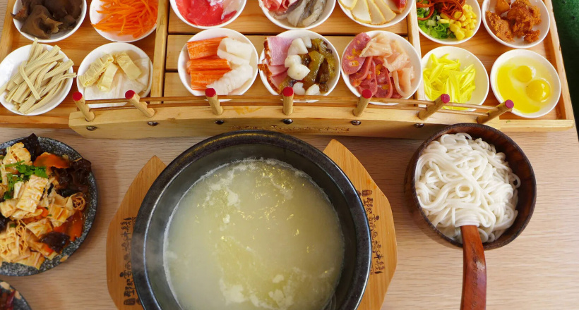 Độc lạ, ngon miệng đã mắt với món bún qua cầu Vân Nam, Trung Quốc