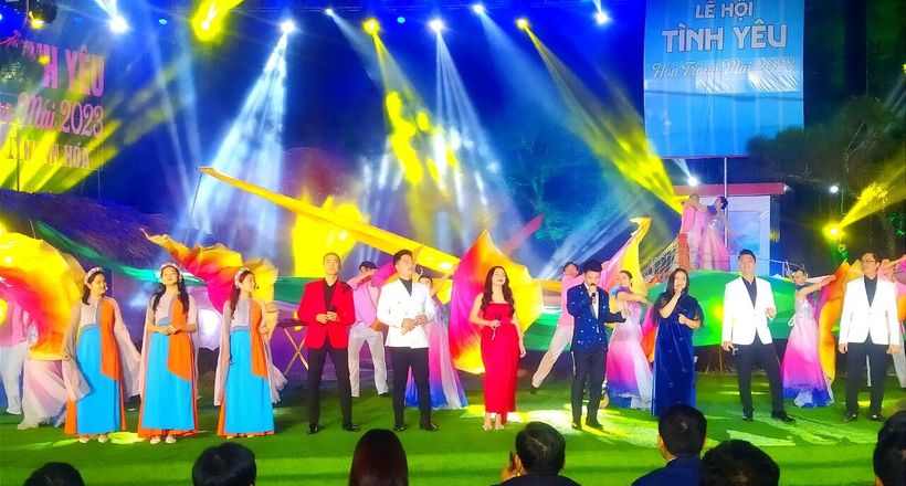 Đặc sắc Lễ hội Tình yêu Hòn Trống Mái – Sầm Sơn năm 2023