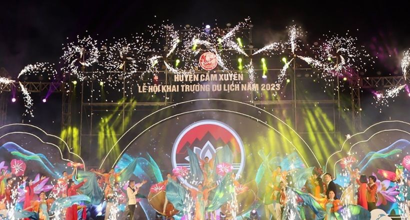Rực rỡ đêm khai hội du lịch Cẩm Xuyên