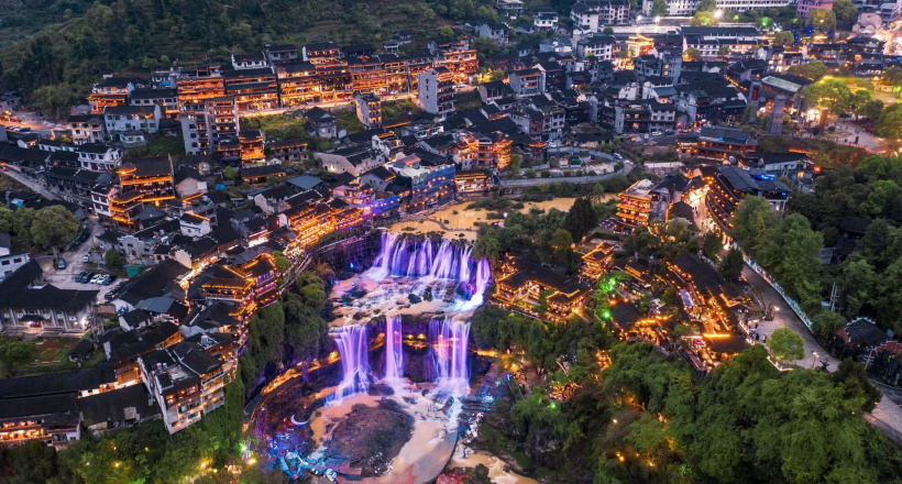 Cổ trấn Phù Dung hơn 2000 năm tuổi tựa mình bên bờ thác