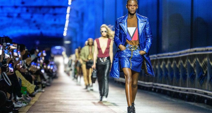 Louis Vuitton Pre-Fall 2023: Đổi mới để hướng về đương đại