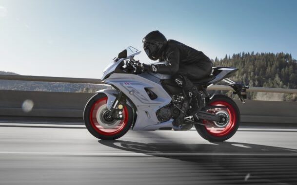 Ra mắt Yamaha YZF-R7 2023 với màu trắng tinh tế đẳng cấp