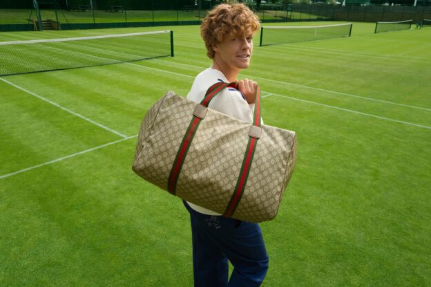 Túi quần vợt Gucci Duffle thiết kế riêng cho Giải vô địch Wimbledon