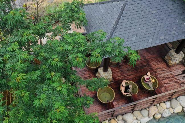 Vì sao người Nhật thích tắm onsen trong cả mùa hè?