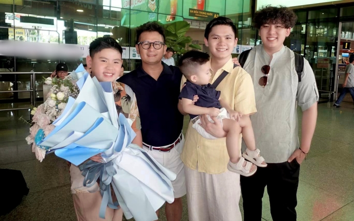 Các con của Bằng Kiều từ Mỹ về nghỉ hè tại quê nhà