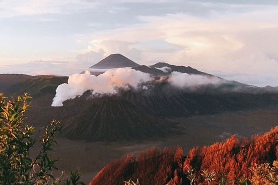 Du lịch Indonesia: Trekking núi lửa Bromo, thác Tumpak Sewu và núi lửa xanh Ijen
