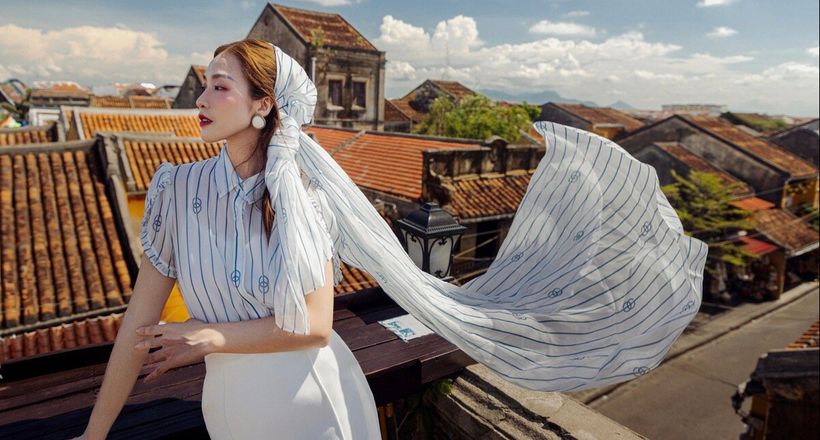 Khả Ngân cùng thời trang Elise cuốn hút trong từng khung hình
