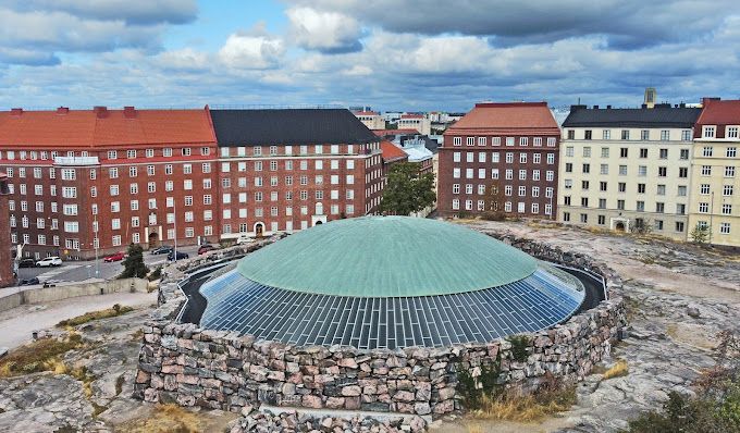 Độc đáo nhà thờ đá Temppeliaukio nằm dưới lòng đất tại Helsinki, Phần Lan