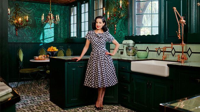 Lạc bước vào thế giới vương giả trong ngôi nhà của Dita Von Teese