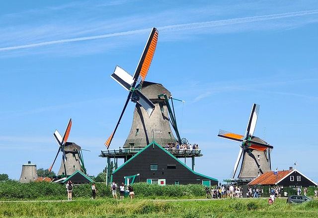 Chiêm ngưỡng vẻ đẹp cổ tích của Hà Lan ở ngôi làng cối xay gió Zaanse Schans