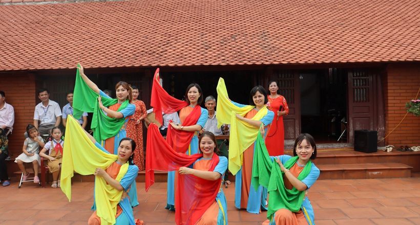 Làng quê “say” tiếng hát chèo