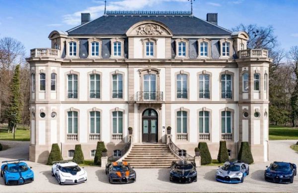Ngắm bộ sưu tập siêu xe Bugatti trị giá 43,8 triệu USD