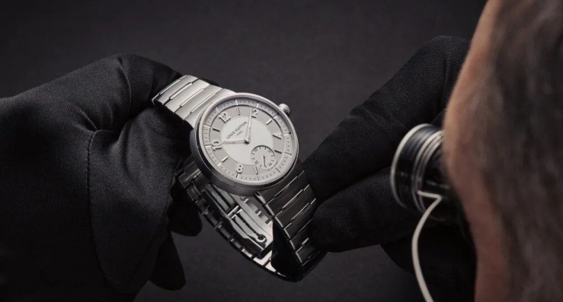Mẫu đồng hồ Tambour của Louis Vuitton được đưa về boutique ở Việt Nam
