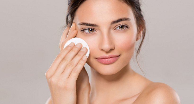 Tẩy trang dạng dầu hay dạng nước, đâu là chọn lựa chân ái với làn da?