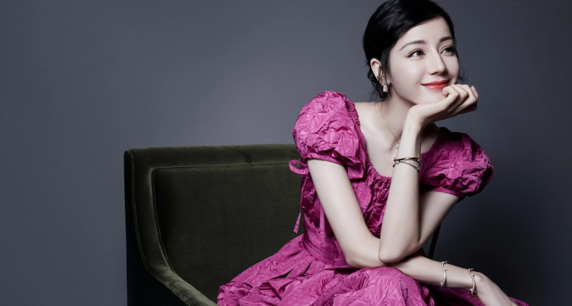 Gu mặc thất thường của Địch Lệ Nhiệt Ba