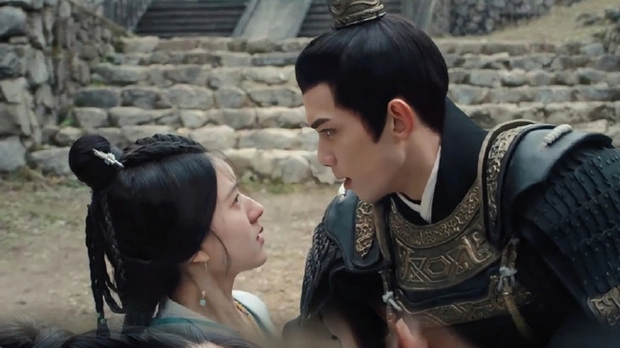 Cặp đôi "phim giả tình thật" gây sốt Đêm hội Weibo, không cần chạm mặt vẫn khiến fan phấn khích