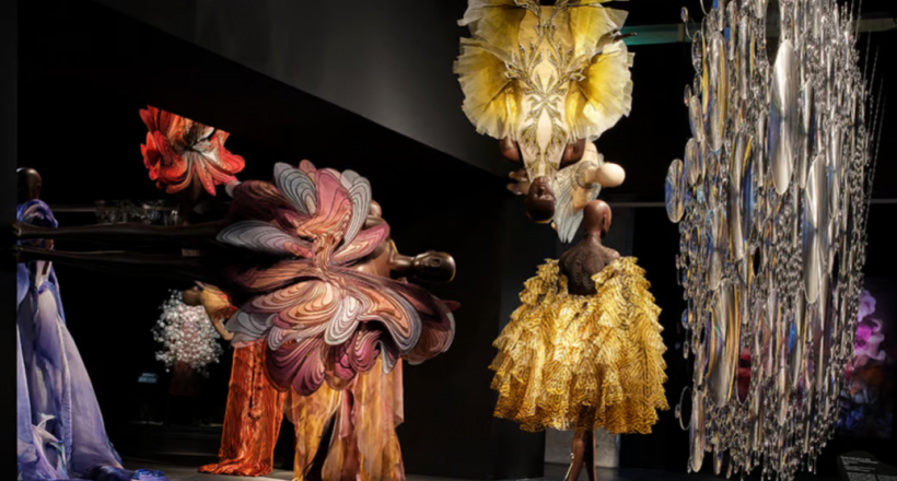 Hãy khám phá 15 triển lãm thời trang thú vị sau đây khi bạn du lịch!