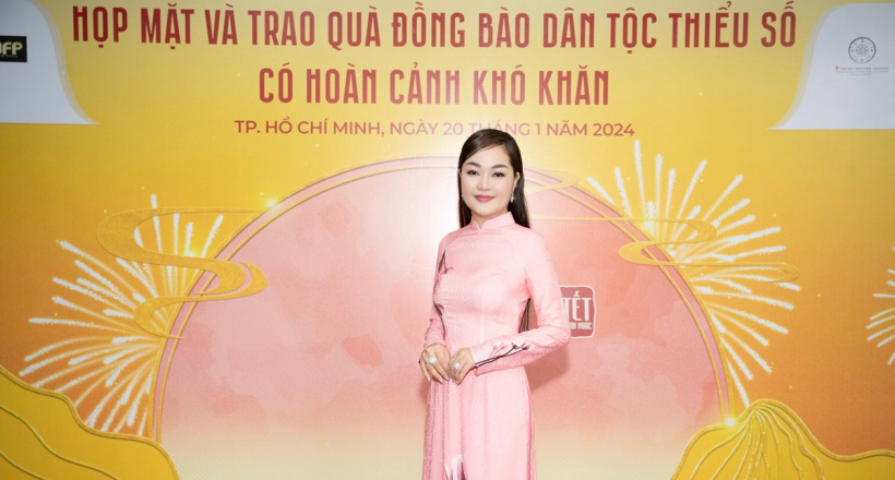 Hoa hậu Hoàng Thanh Nga chăm chỉ hoạt động thiện nguyện cuối năm