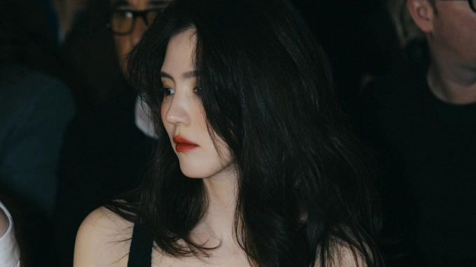 Đằng sau khoảnh khắc "chị đẹp chị chảnh" không bắt chuyện với ai của Han So Hee ở hàng ghế đầu show Dior