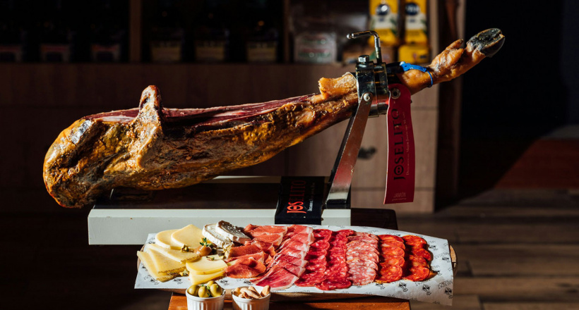 Đùi heo muối (Jamon Iberico) có đáng giá 112 triệu đồng không?