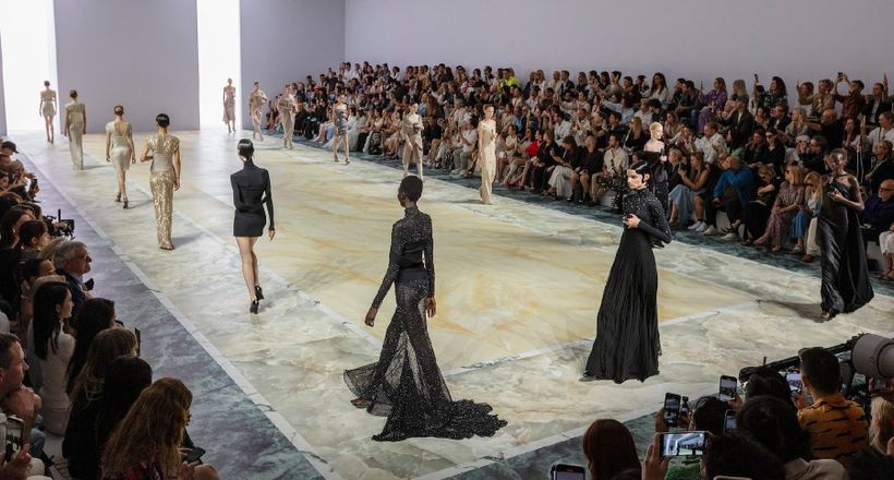 BST Fendi Haute Couture Xuân-Hè 2024: Fendi luôn hướng tới tương lai