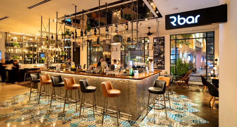 Một Sài Gòn tươi trẻ, sôi nổi, cuốn hút tại RBar và Viet Kitchen