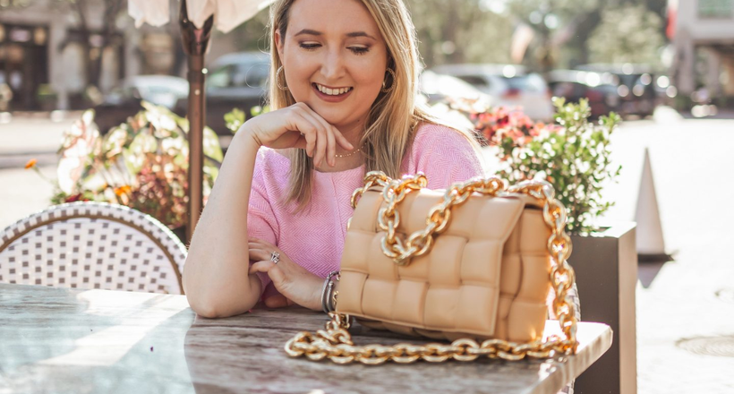 Túi Cassette Bottega Veneta: Sự cổ điển đen xen nét hiện đại