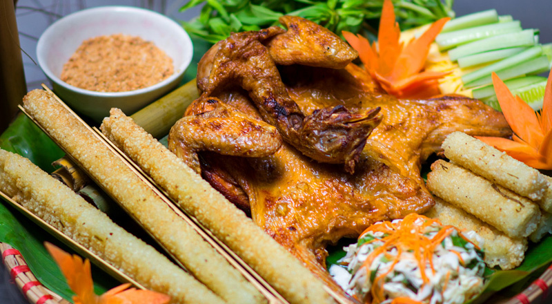 Cơm lam món ăn truyền thống của đồng bào Tây Bắc