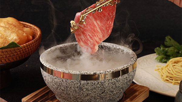 Phở bát đá độc đáo giữa lòng phố cổ Hà Nội – Thưởng thức hương vị truyền thống tuyệt vời