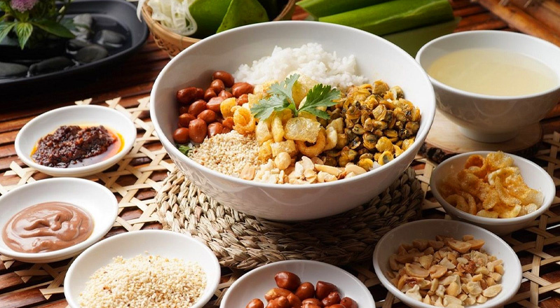 Đặc sản cơm hến Huế nổi tiếng của cố đô Việt Nam