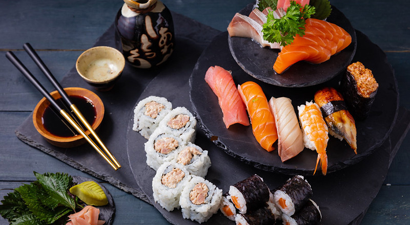 Cùng thưởng thức món sushi hương vị truyền thống Nhật